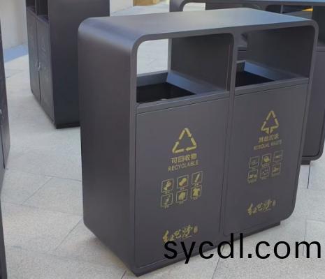 一欵咖啡色的戶外分類(lei)垃圾桶